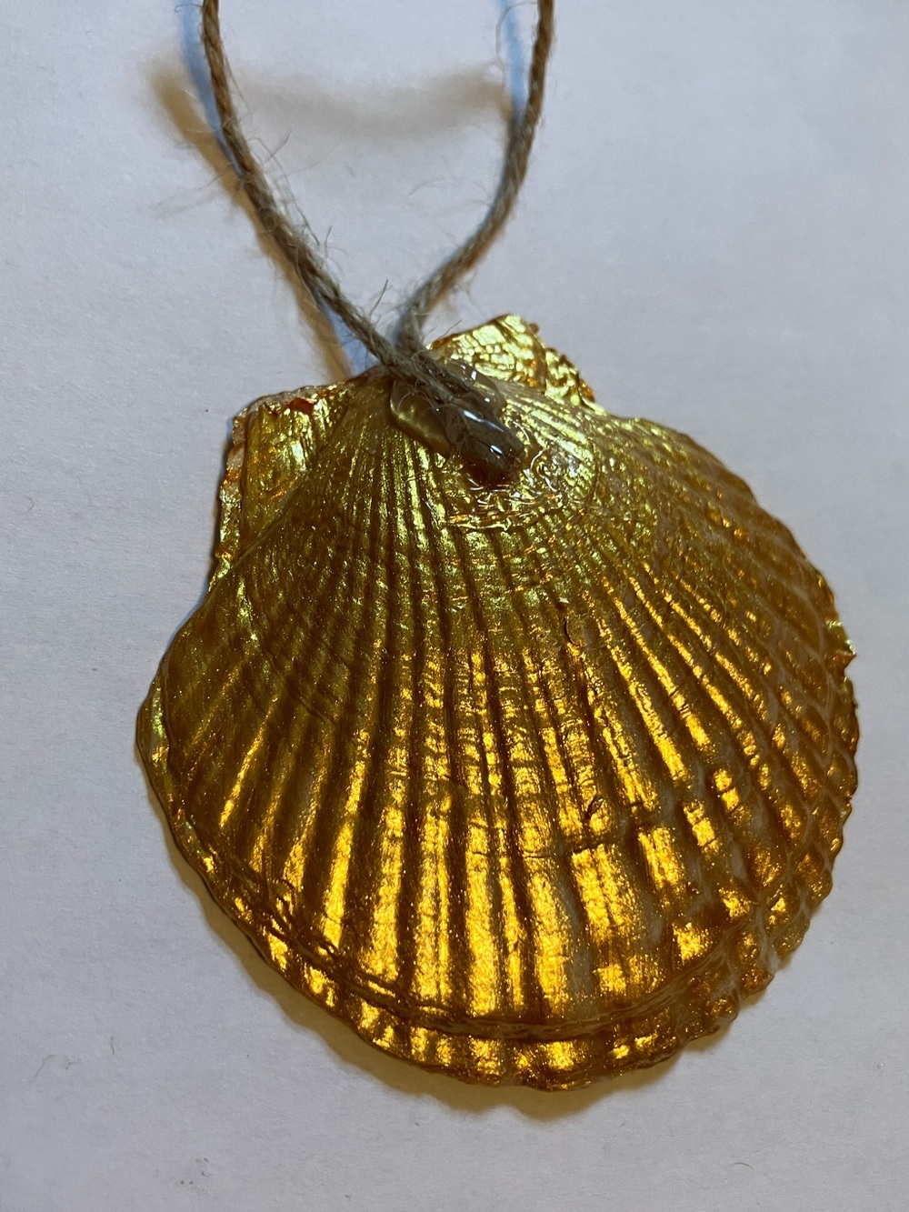 Beauty & The Beast Seashell Ornament Handcrafted Decoupage 3 inch Gold Metallic - Picture 4 of 4